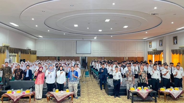 Mahasiswa Baru Manajemen Unissula Mengikuti Kuliah Umum Perdana